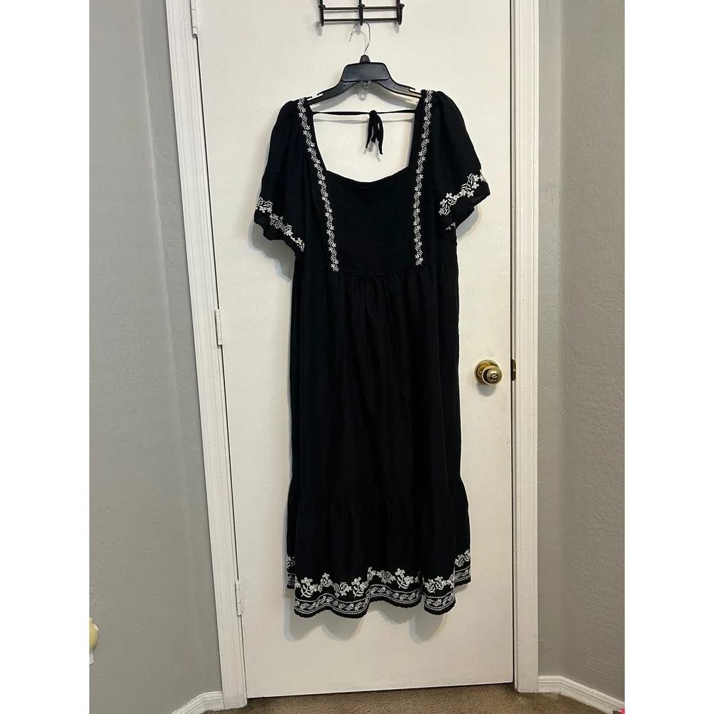 Beach casual summer fall embroidered black and white floral dress with pockets